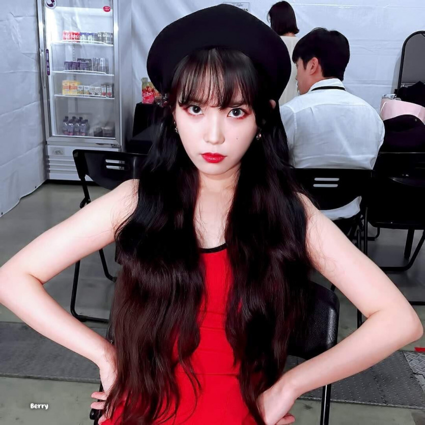 IU's selfie