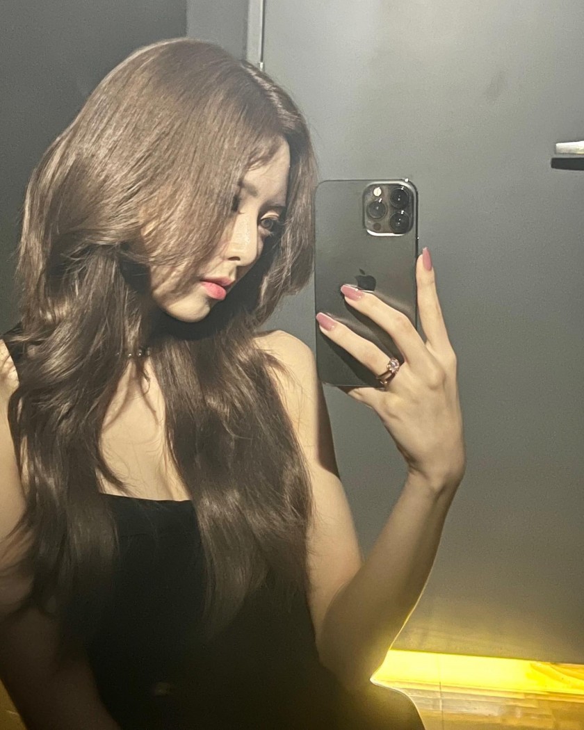 ITZY Yuna's Instagram selfie