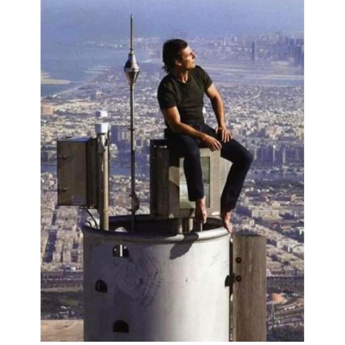 Tom Cruise's famous photo in its entirety