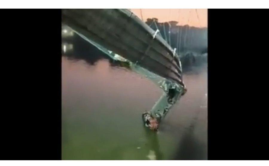 Just now, 400 people fell into the river after the collapse of the Indian bridge