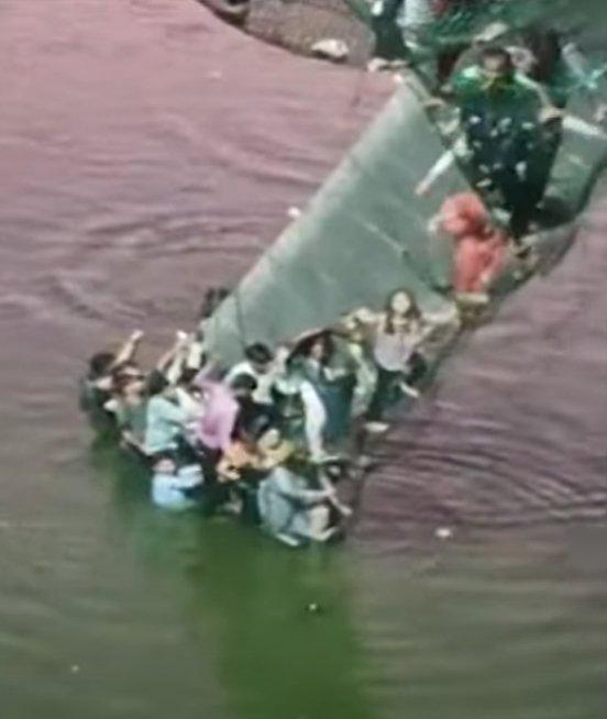 Breaking news: Hundreds of casualties expected in the collapse of Gujarat Bridge in India