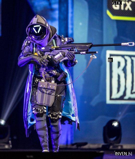 Opposite Overwatch Cosplay