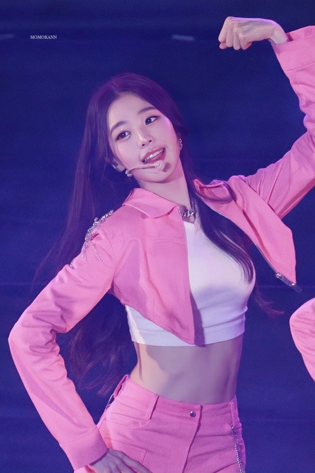 I.V. Jang Wonyoung who looks good in pink