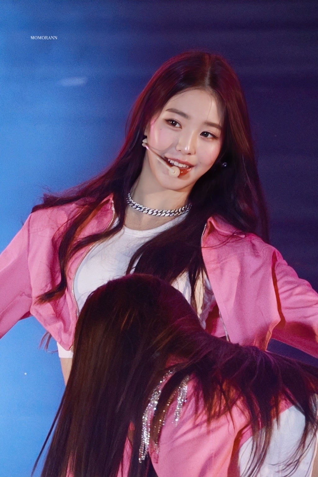 I.V. Jang Wonyoung who looks good in pink