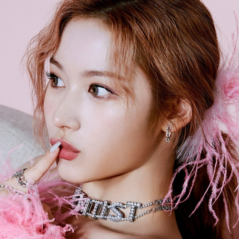 TWICE SANA