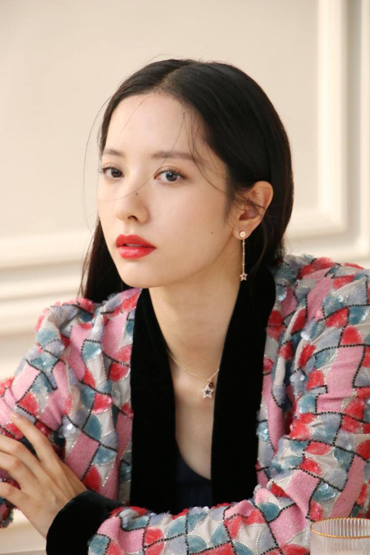 Bona Kim Jiyeon WJSN - Armani Watch Jewelry Behind