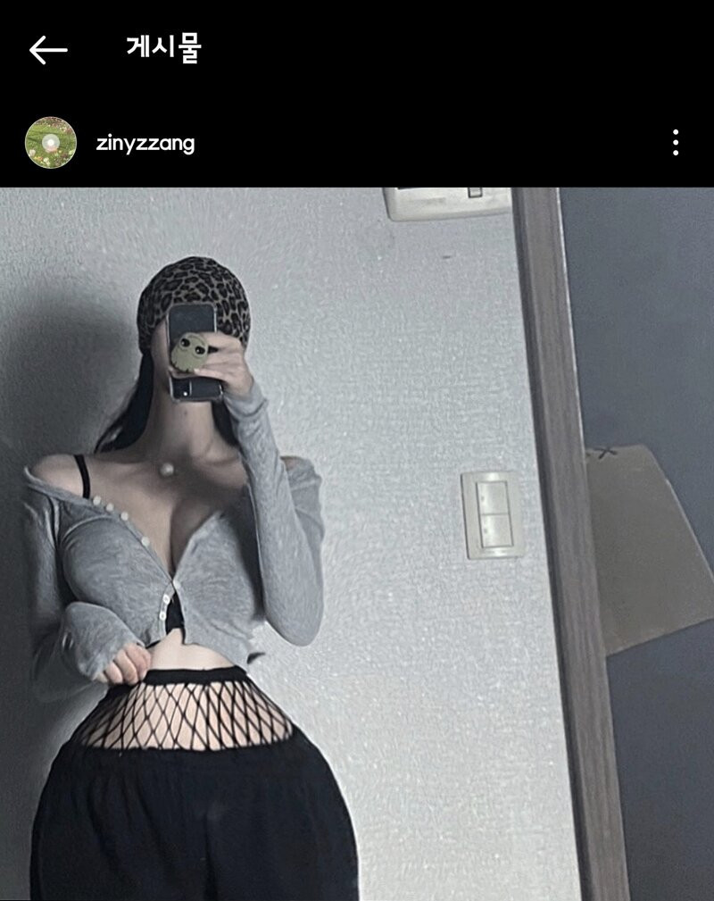 An Instagram girl who seems to be very serious about her hips