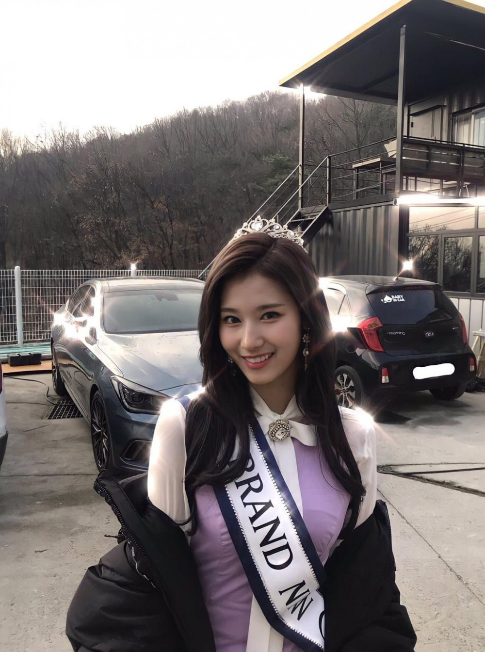 TWICE SANA, the winner of the beauty pageant, POSD