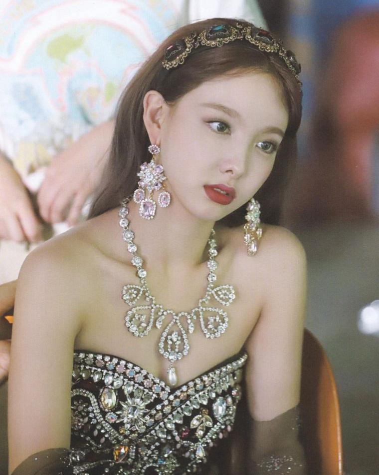 TWICE NAYEON