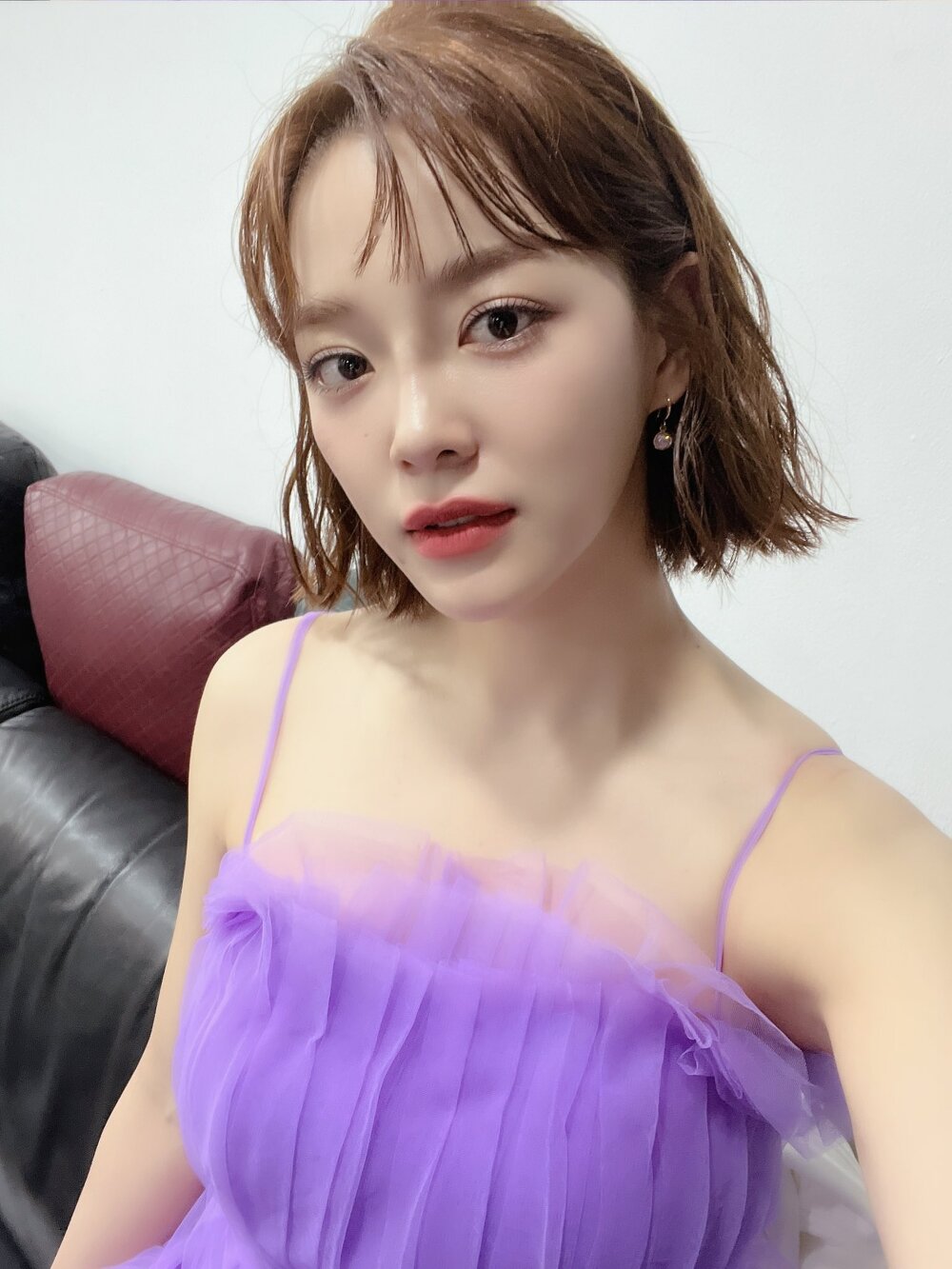 Kim Sejeong, purple string