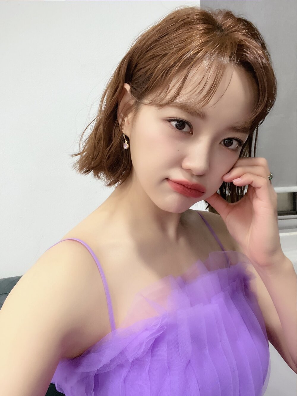 Kim Sejeong, purple string