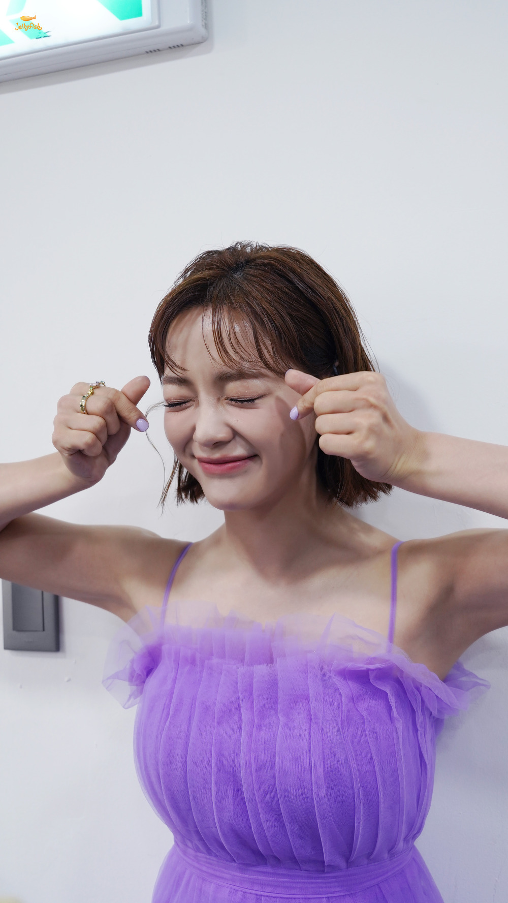 Kim Sejeong, purple string