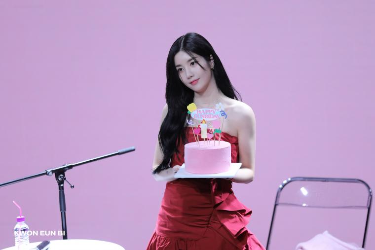 Kwon Eunbi, happy EUNBI DAY music show behind