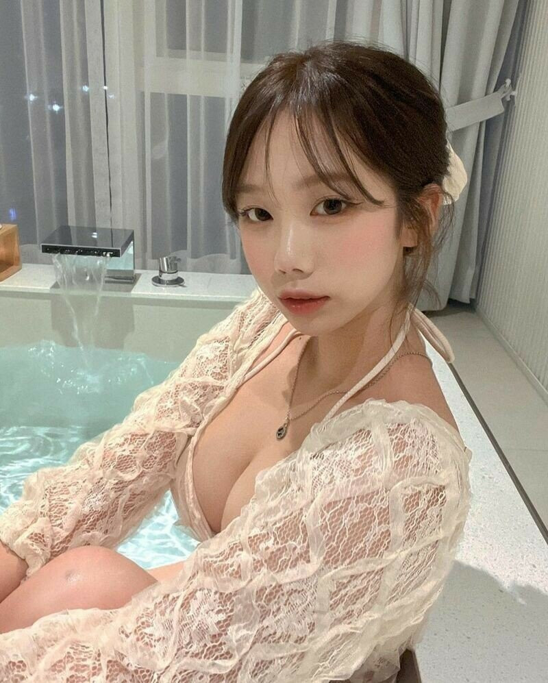 GFRIEND in a bathtub wearing a swimsuit