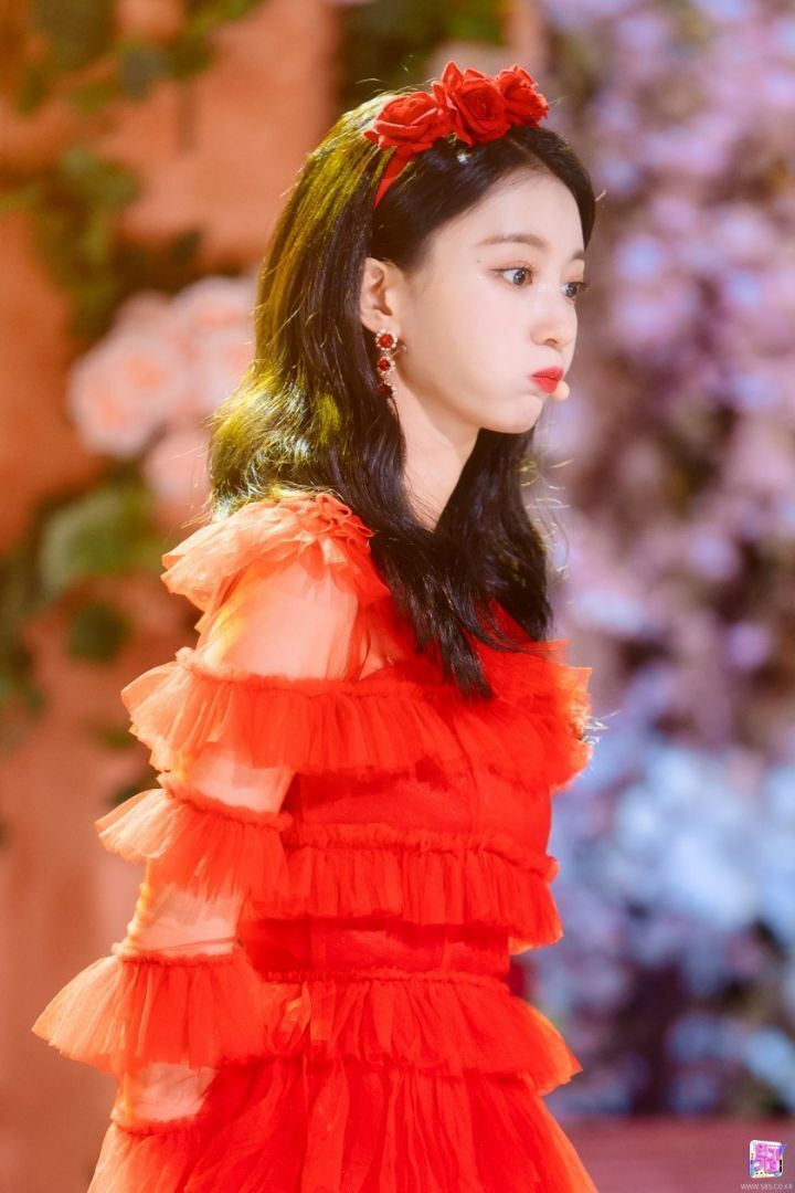 Red dress OH MY GIRL Yubin