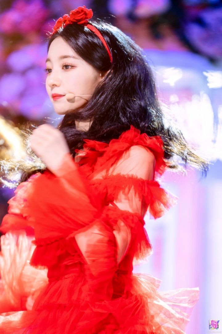 Red dress OH MY GIRL Yubin