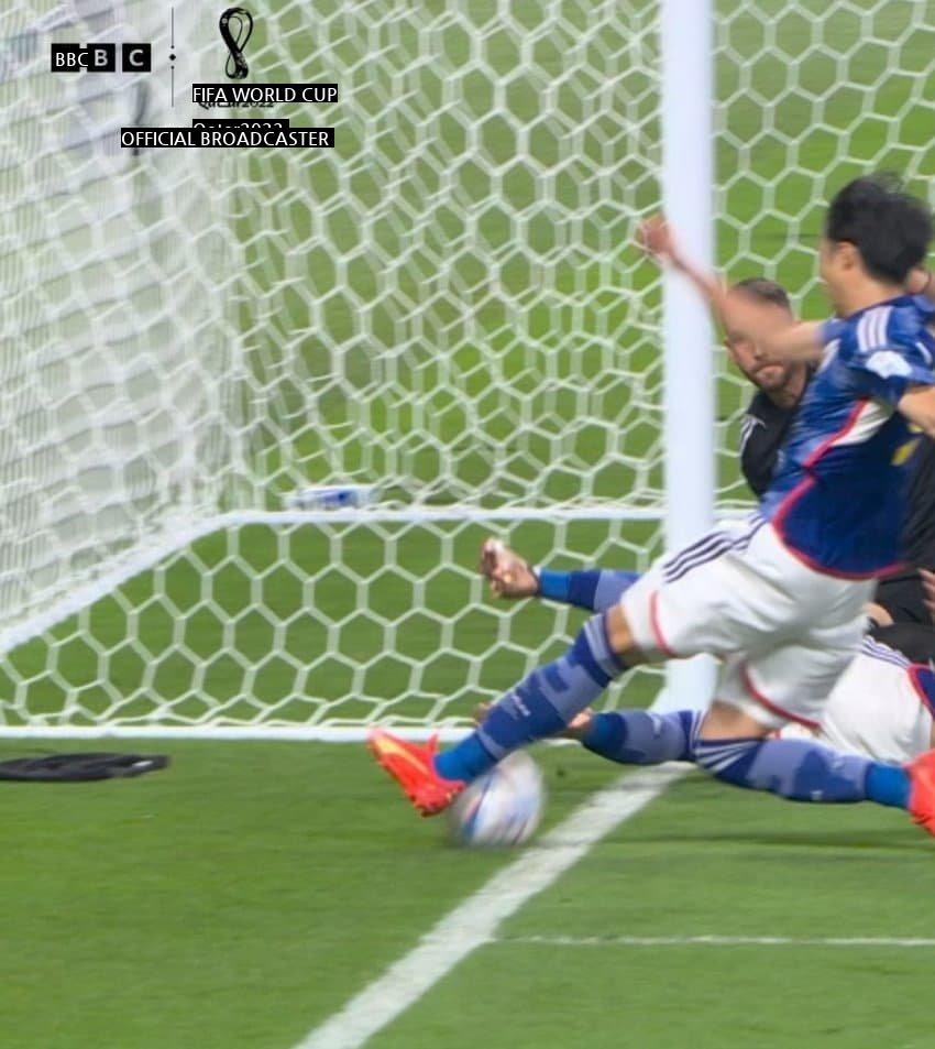 Japan goal. Isn't this a bad call?