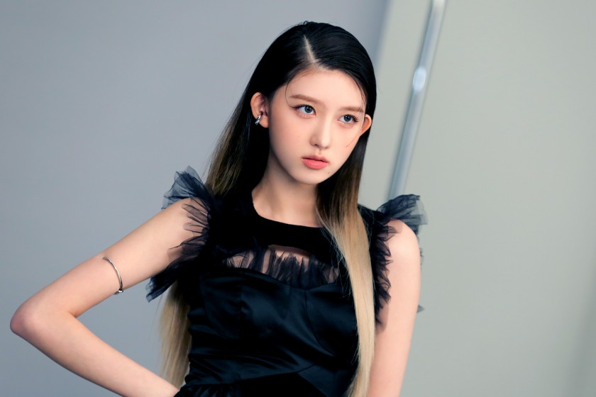 I've Eyeve's 1st Anniversary Debut Profile Behind Cut 28p