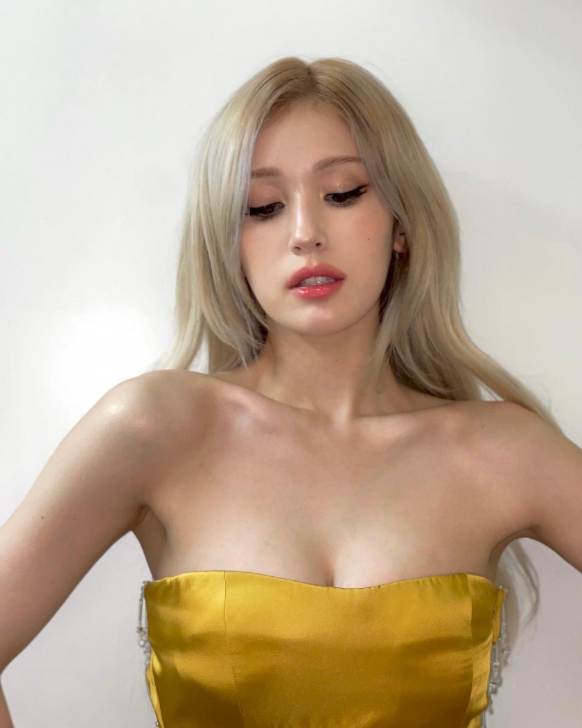 Other Golden Dress Mature Breastbone Jeon Somi