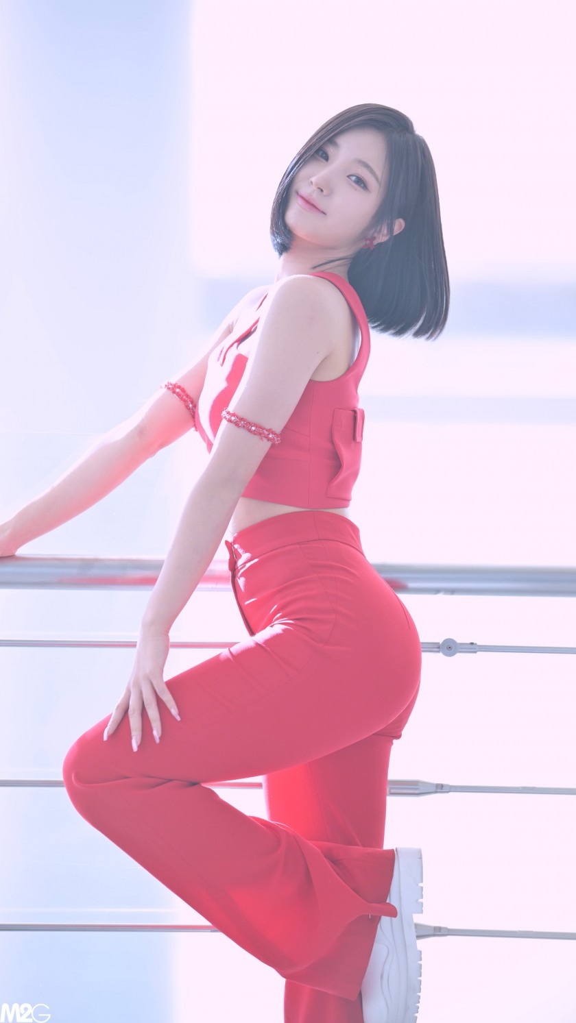ALICE, angry red pants. ALICE SOHEE