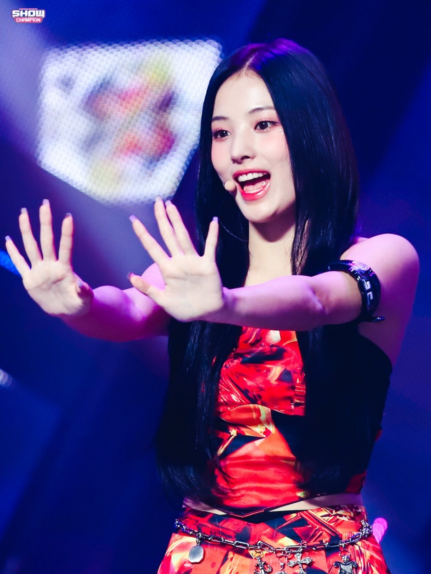 N.Mix's black hair visual. N.Mix's Genie