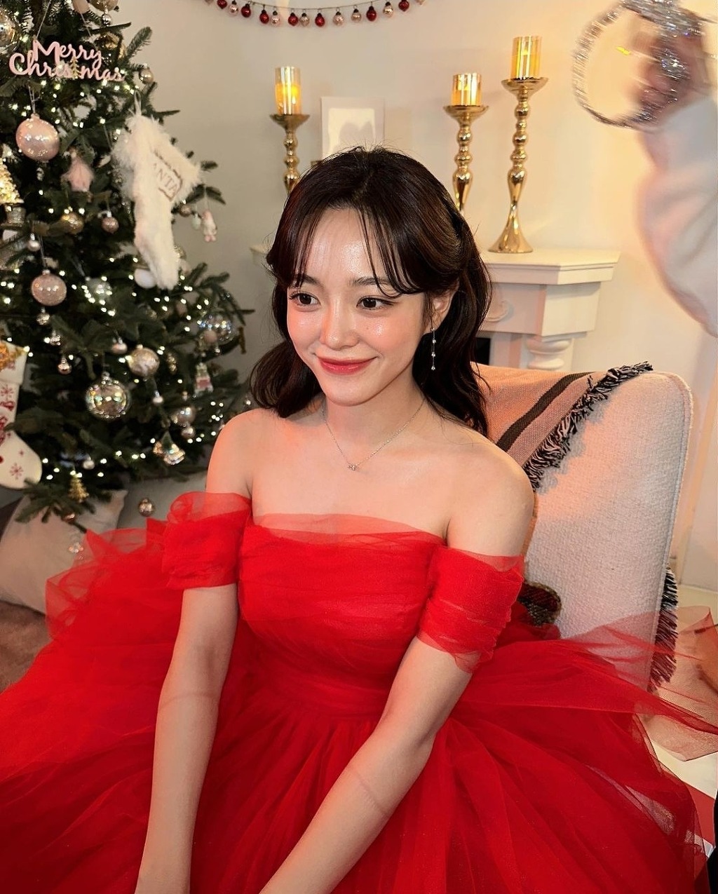 Kim Sejeong's red dress