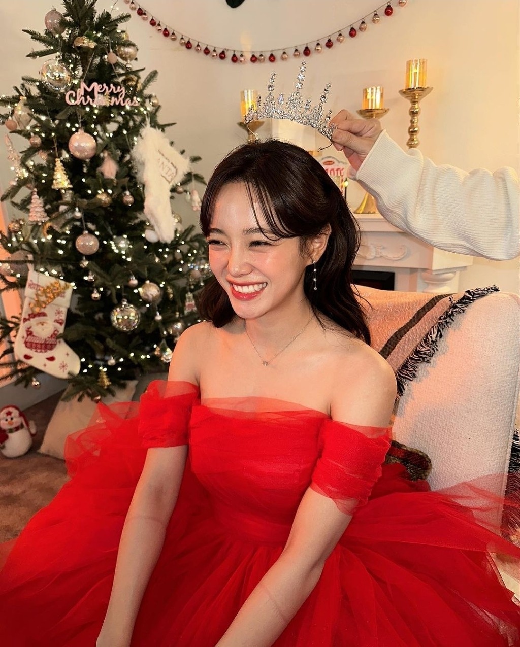 Kim Sejeong's red dress