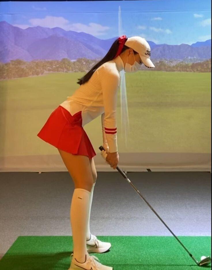 Sexy golf girls.jpg