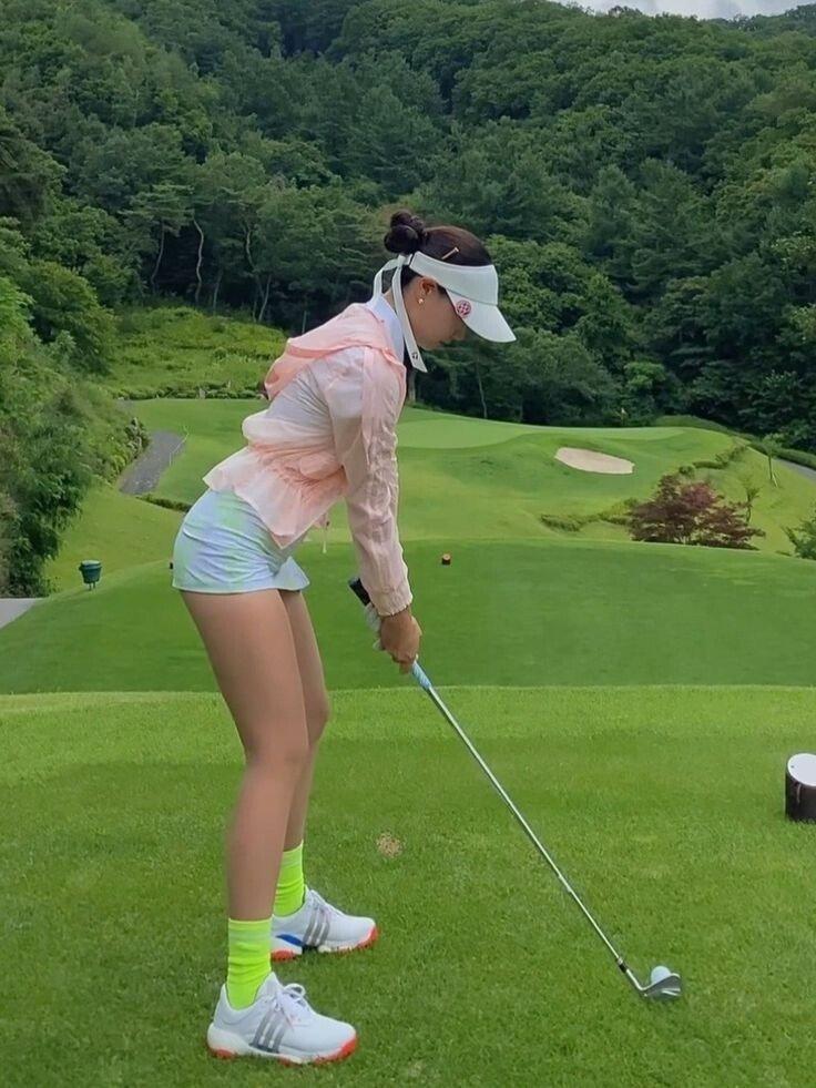 Sexy golf girls.jpg