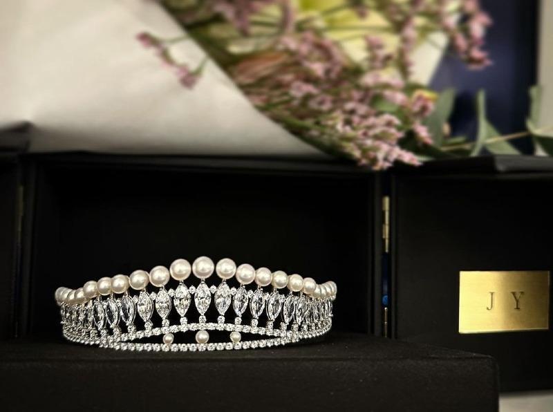 A wedding gift from Jieun to Jiyeon