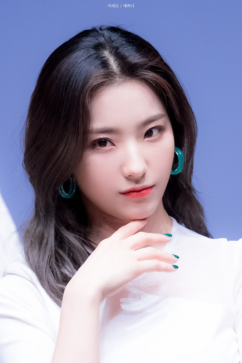 fromis_9 Lee Saerom