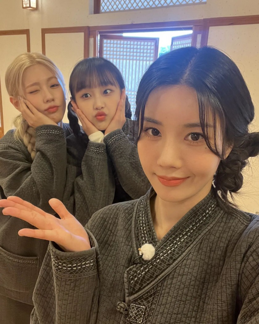Other ENFP gatherings, Chuu, Miyeon, and Eunbi