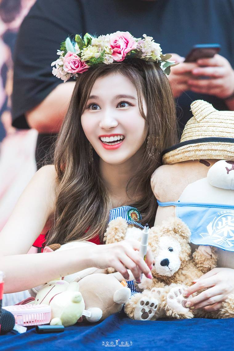 TWICE SANA