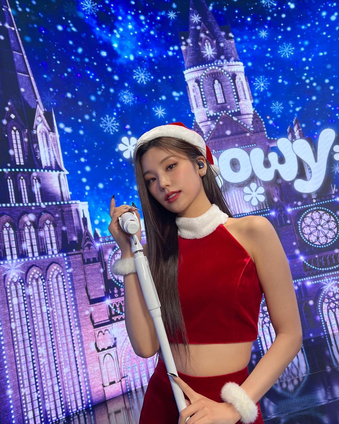 ITZY YEJI with Santa hat