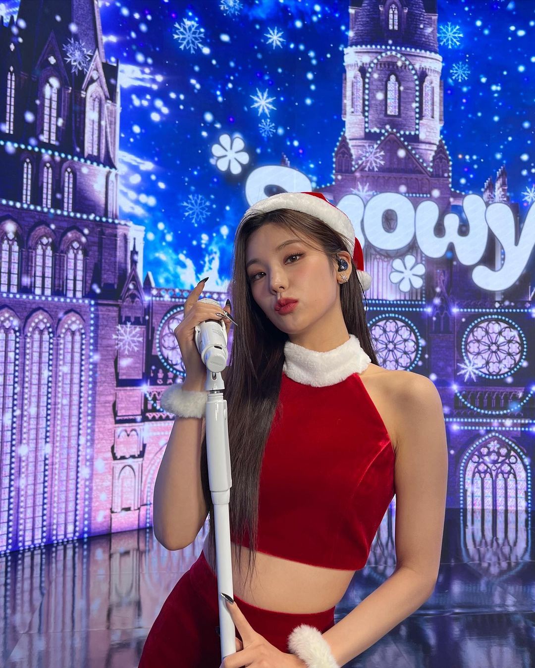 ITZY YEJI with Santa hat