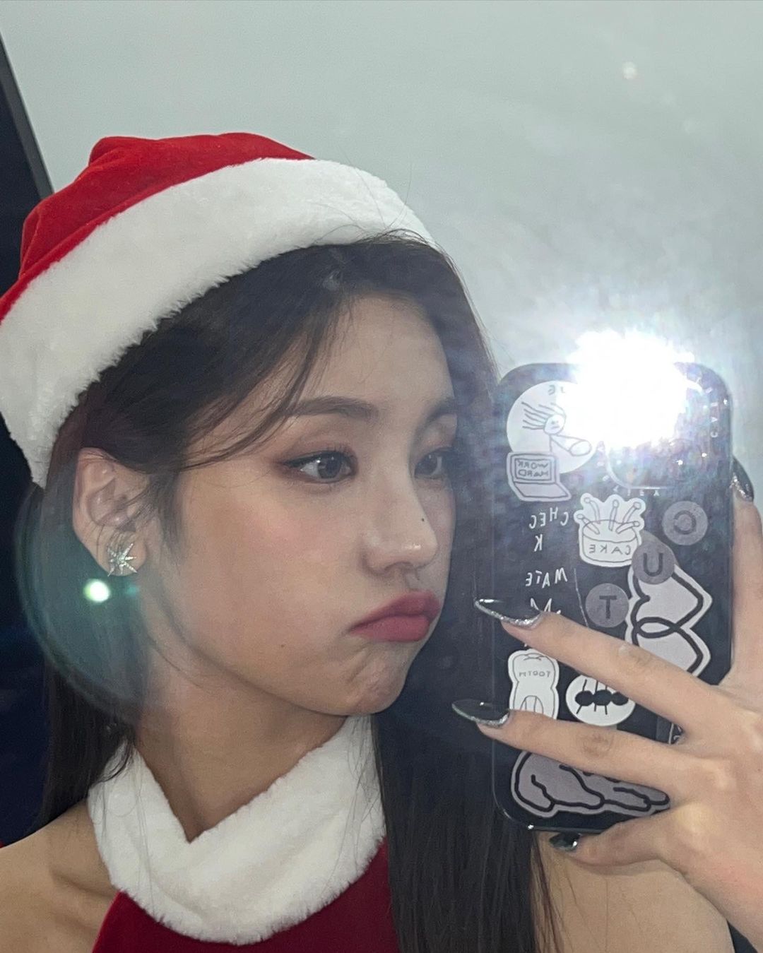 ITZY YEJI with Santa hat