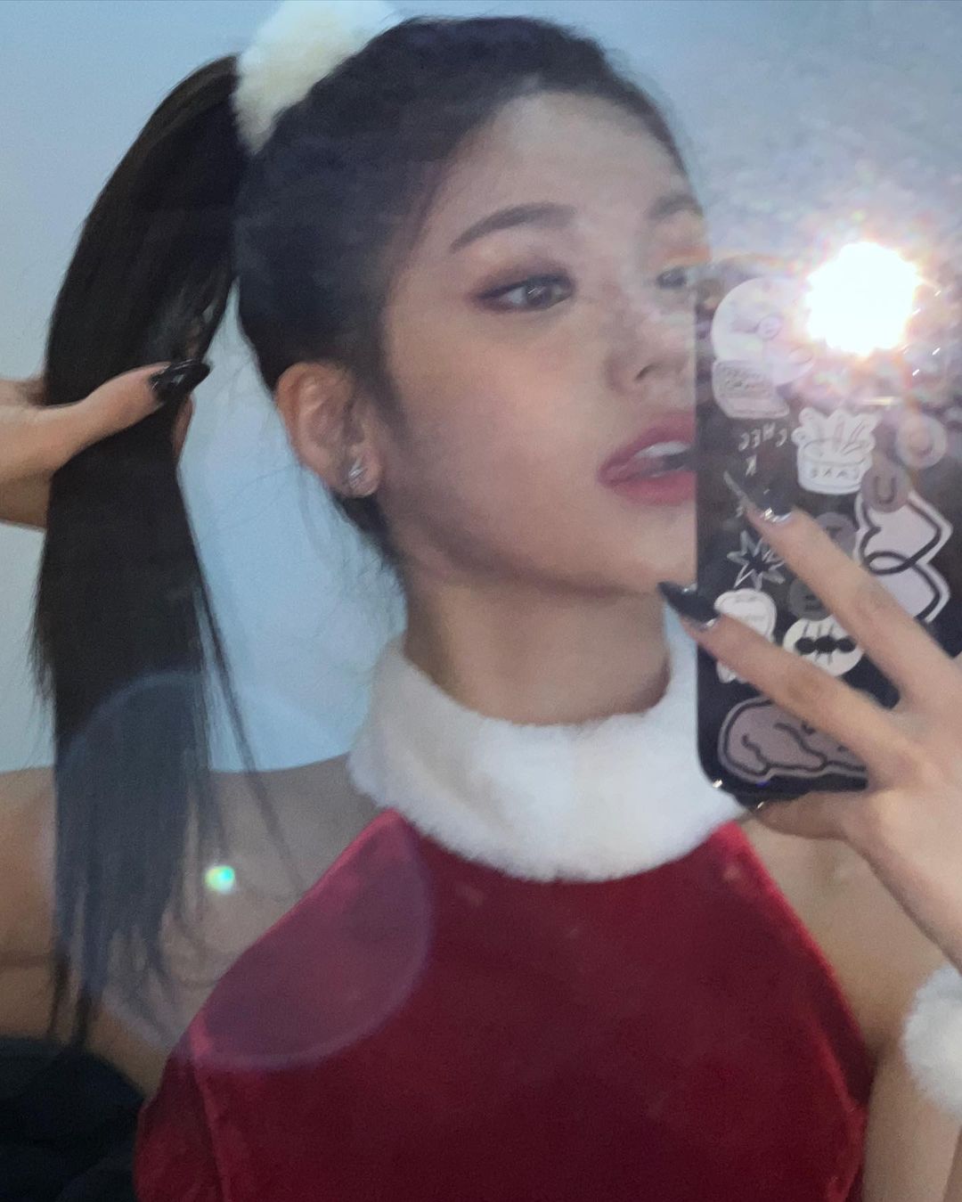 ITZY YEJI with Santa hat