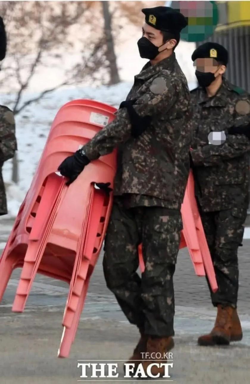 Trainee Kim Seokjin tidying up the chairs