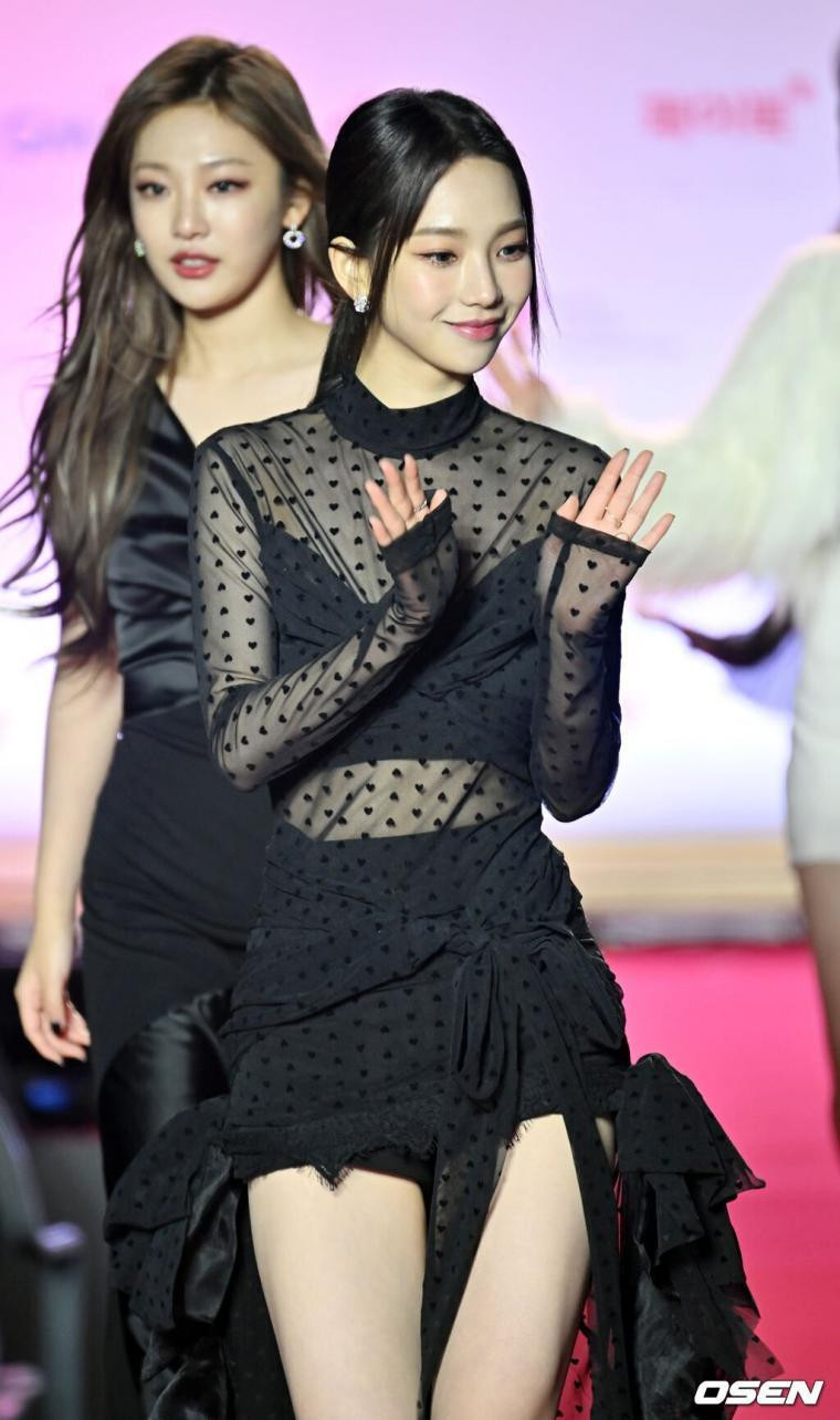 Shorter than underpants, black see-through Espa Carina SBS Gayo Daejeon Red Carpet