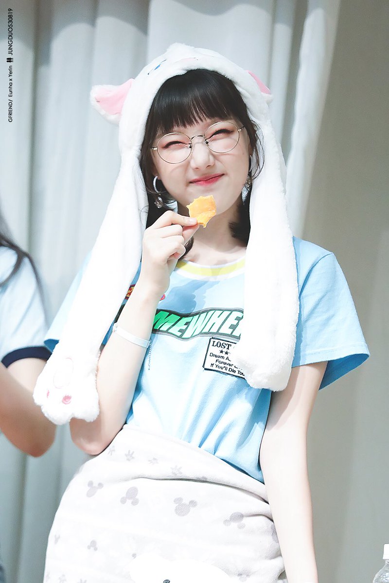 GFRIEND's Yerin and Eunha.