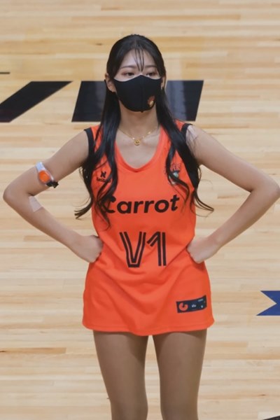 Kim Iseo Cheerleader Loose Sleeveless Basketball Uniform