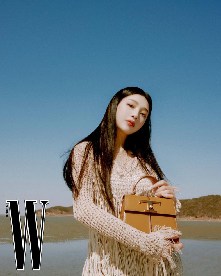 Red Velvet Joy W pictorial.