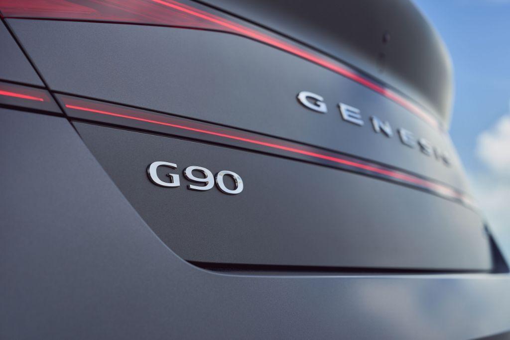 2023 Genesis G90