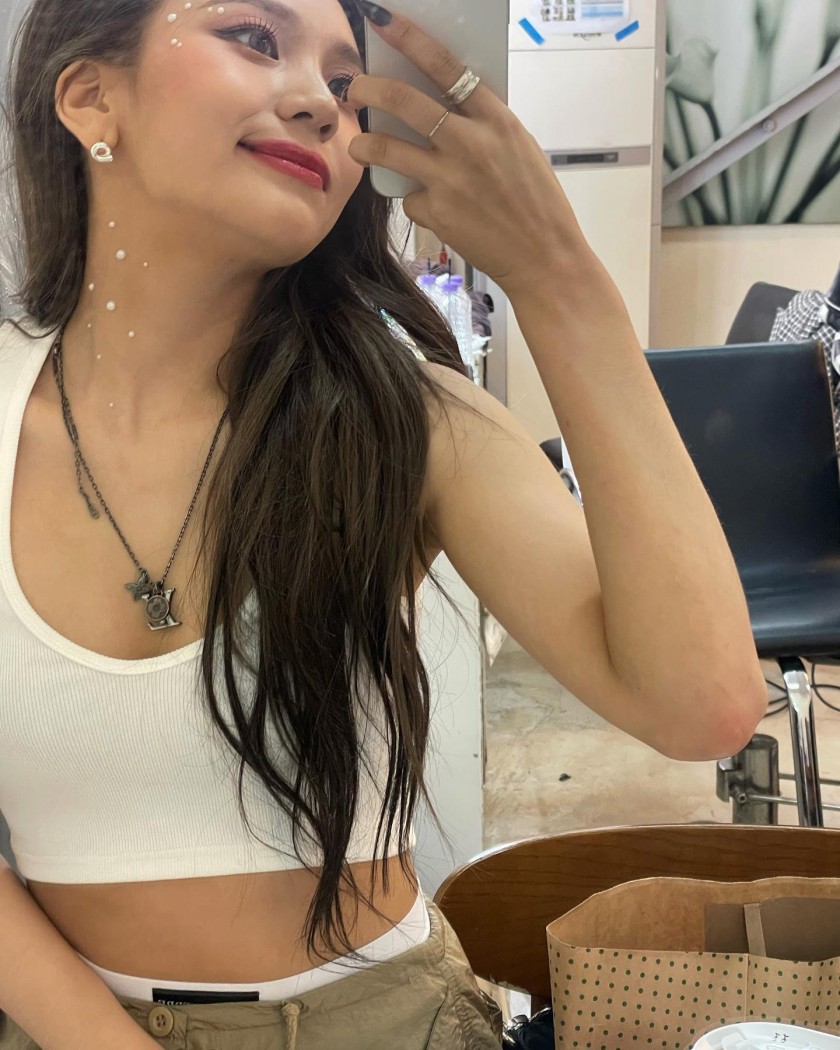 Bibigo white tank top Bibigo Umji.