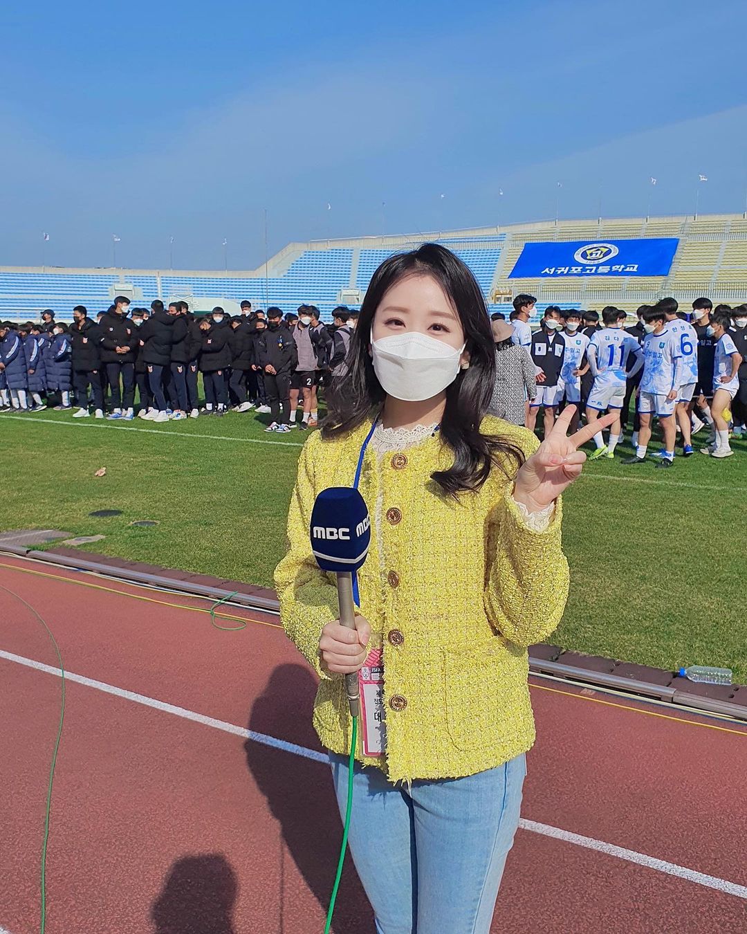 Jeju MBC weather caster Jung Hee-won's simple profile and photo collection of 40 photos.
