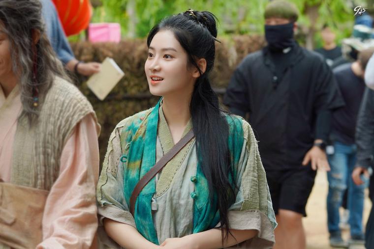 Behind the scenes of Park Joohyun's golden spirit.