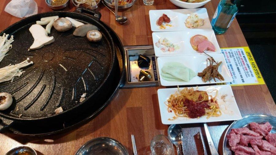 Daegu's common serving is 4,000 won per serving, domestic raw pork belly.