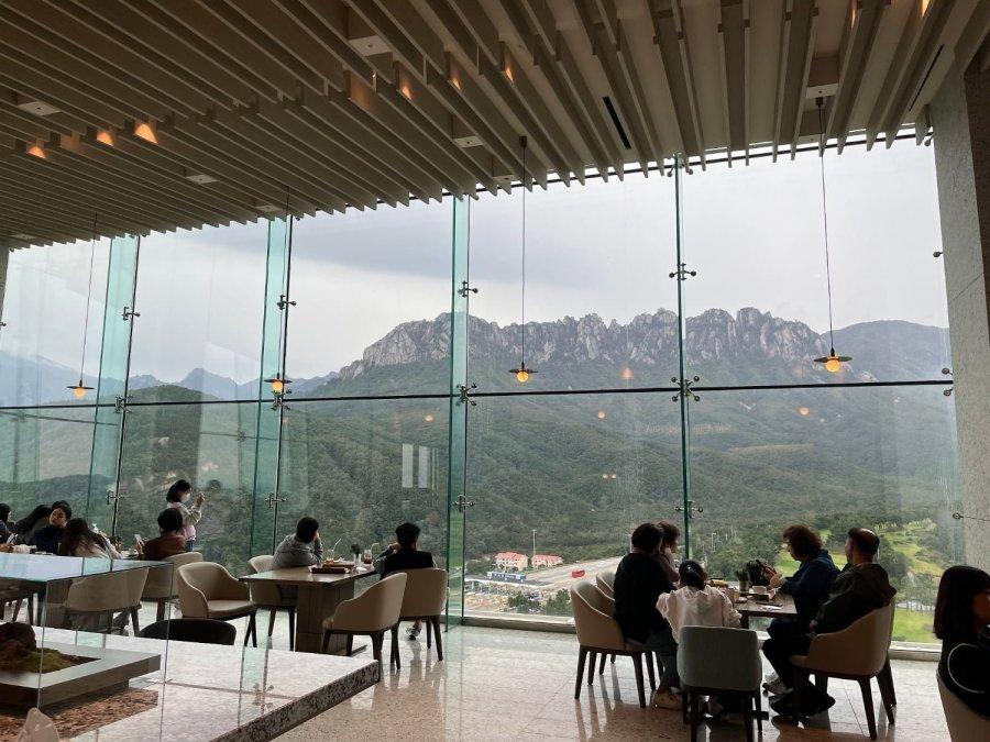 I really liked the cafe in front of Ulsan Rock that came up earlier.Hah!