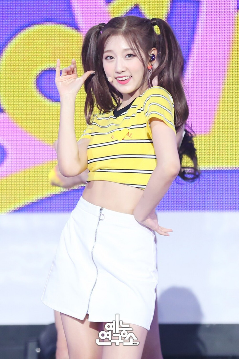 So pretty pigtails. Lovelyz's Jeong Ye-In.