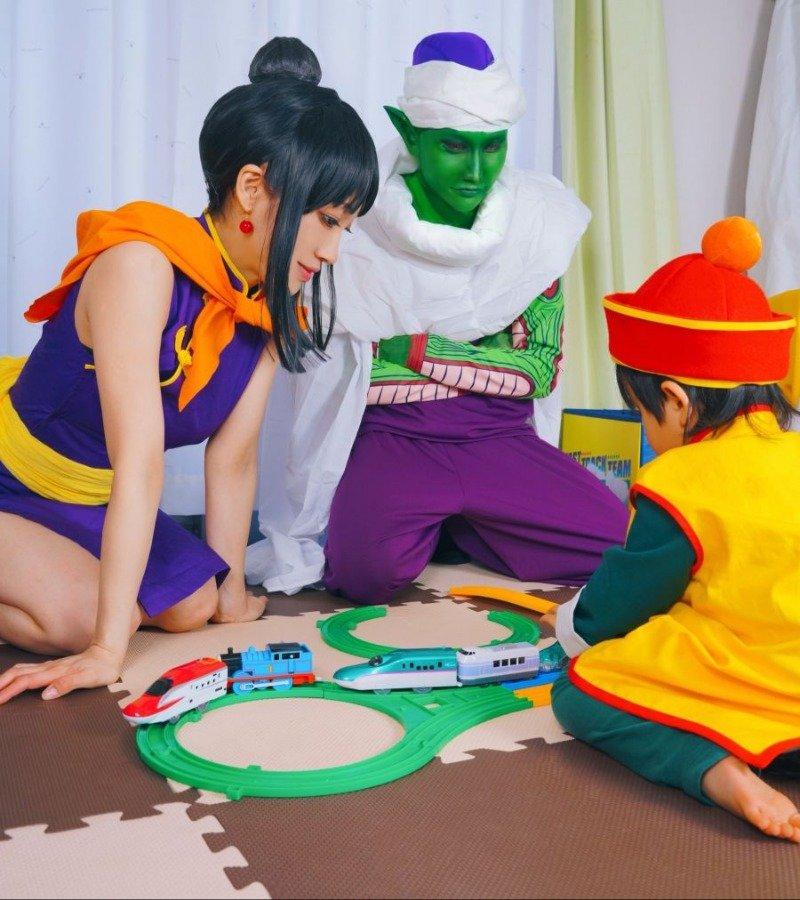 Family serious about cosplay.jpg